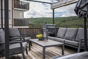 Property grounds - Apartment '1' with Mountain View, Shared Pool and Wi-Fi (Issengo)