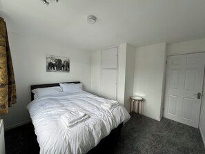 3 bedrooms, iron/ironing board, free WiFi, bed sheets