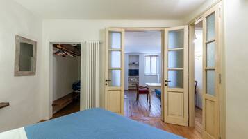 1 habitación y ropa de cama