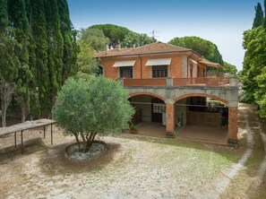 Exterior - Apartment 'Villa I Tigli - Geranium' with Shared Pool, Wi-Fi and Air Conditioning (Campiglia Marittima)