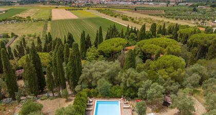 Apartment 'Villa I Tigli - Sunflower' with Shared Pool, Wi-Fi and Air Conditioning