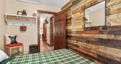 Boondocks Bungalow | Hocking Hills, 18 Acres, Pond