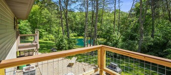 Boondocks Bungalow | Hocking Hills, 18 Acres, Pond