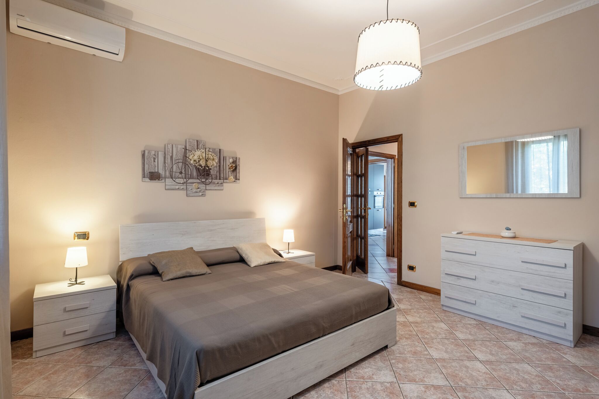 2 slaapkamers, een strijkplank/strijkijzer, gratis wifi, beddengoed