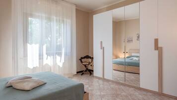 2 chambres, fer et planche Ă repasser, Wi-Fi gratuit, draps fournis