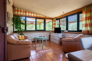 Een televisie en een dvd-speler