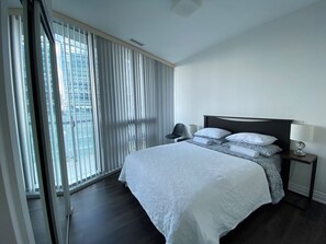 3 slaapkamers, een bureau, een strijkplank/strijkijzer, wifi