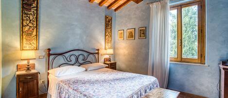 2 室のベッドルーム、アイロン / アイロン台、WiFi (無料)、ベッドシーツ