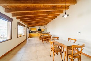 Dining - Country House 'Hortelanos' with Private Garden and Wi-Fi (Melgar De Fernamental)