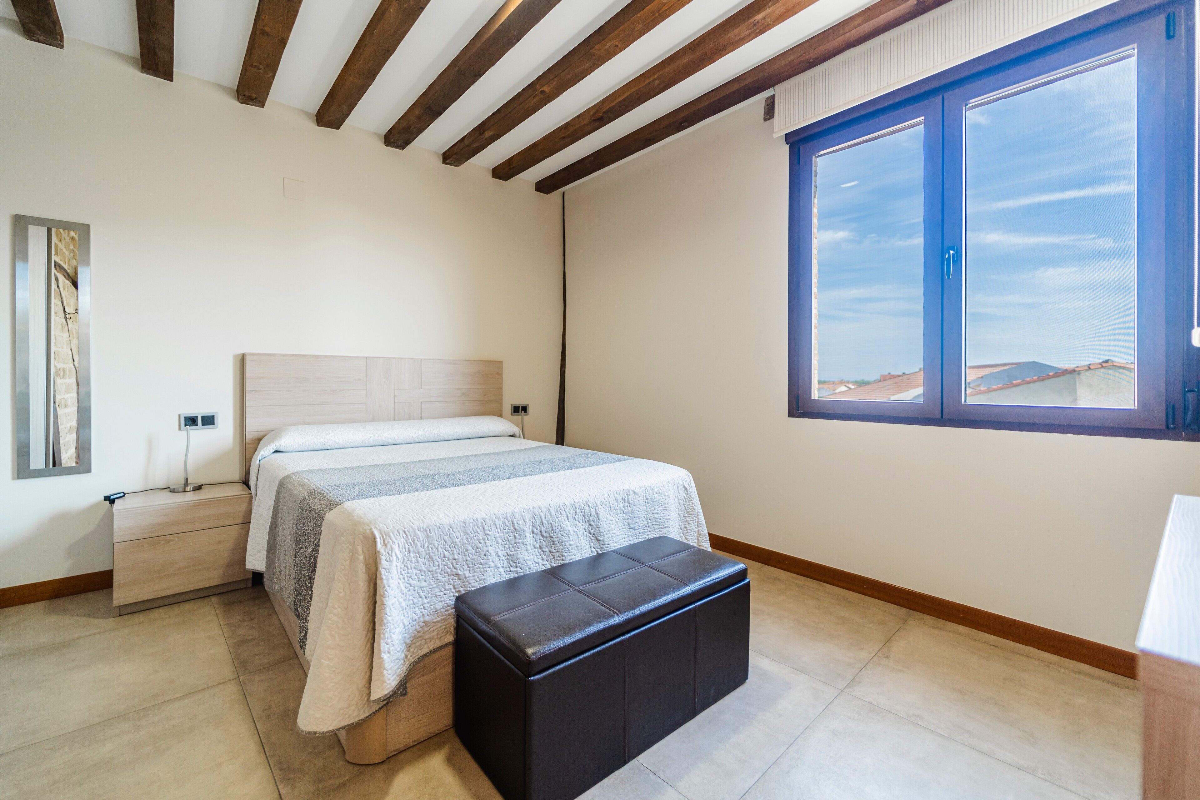 4 habitaciones, tabla de planchar con plancha y wifi gratis 