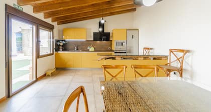 Casa rural 'Hortelanos' con jardín privado y Wi-Fi