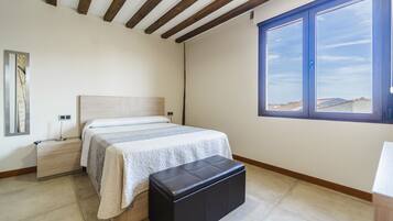 4 slaapkamers, een strijkplank/strijkijzer, gratis wifi, beddengoed