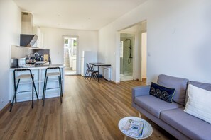 Smart TV, foosball, table tennis - Lovely Bellamy: New house downtown/station (Angoulême)