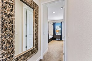 4 bedrooms, iron/ironing board, WiFi, bed sheets - 4BR Stylish Villa • Pool, Movie Room • Near Disney (Kissimmee)