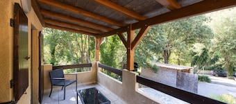 Duplex in the heart of the maquis with mountain views, Wi-Fi and air conditioning