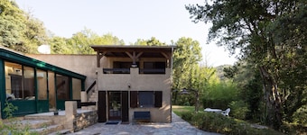 Duplex in the heart of the maquis with mountain views, Wi-Fi and air conditioning