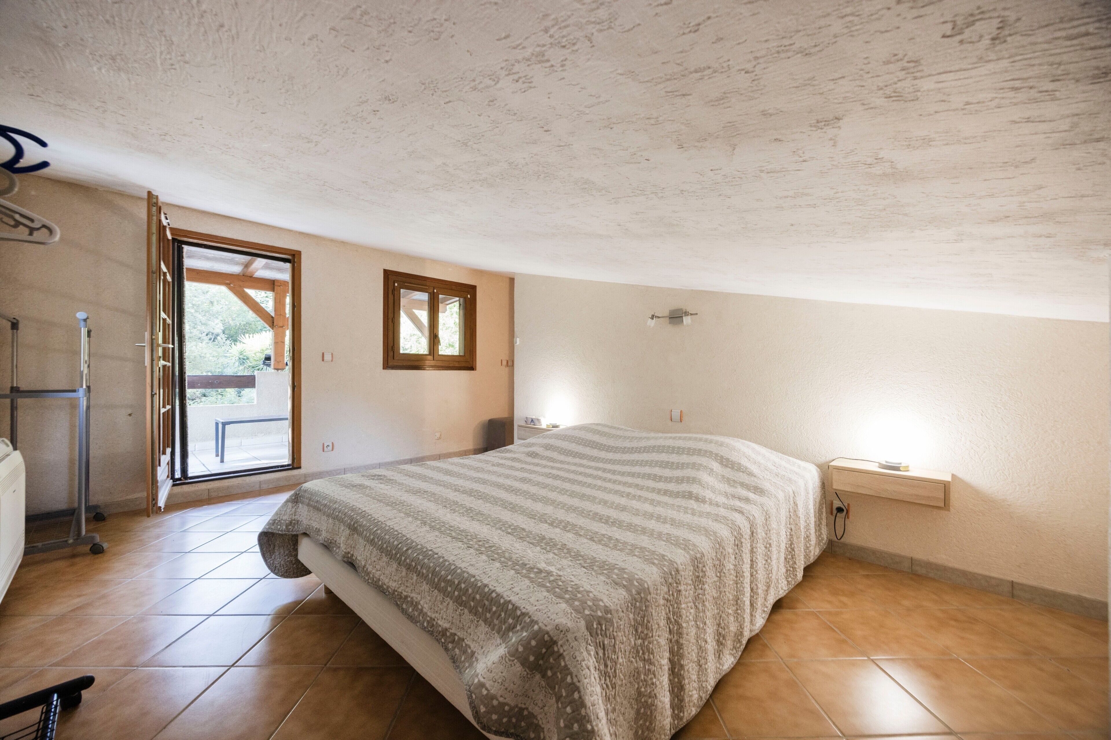 1 chambre, fer et planche à repasser, Wi-Fi gratuit, draps fournis