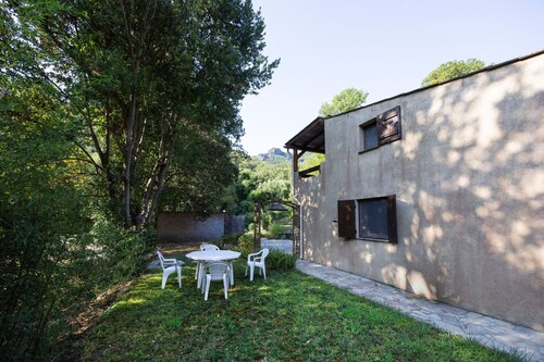 Duplex in the heart of the maquis with mountain views, Wi-Fi and air conditioning