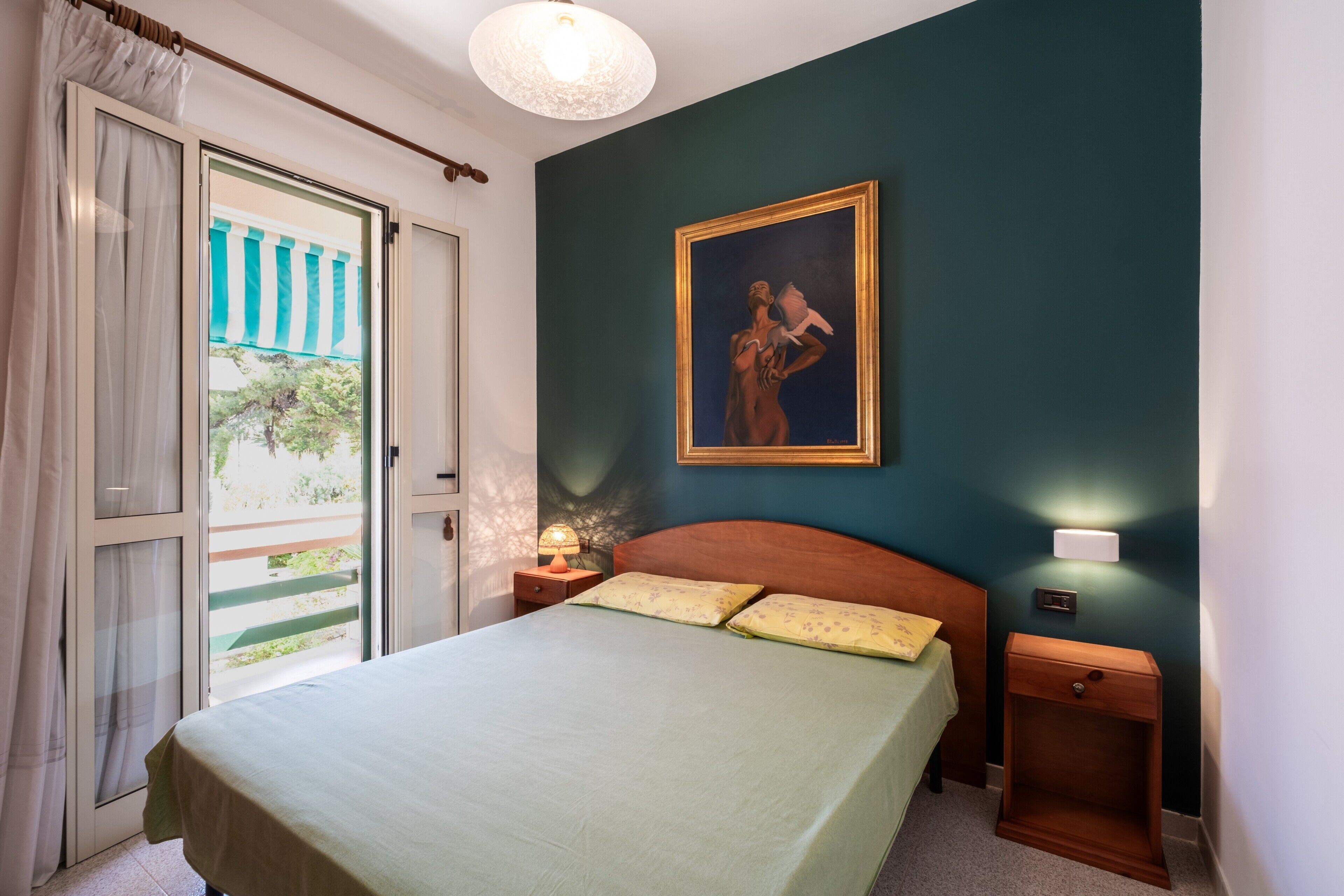 5 bedrooms, bed sheets