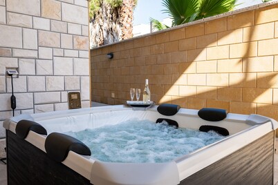 Villa 'I Love Baia Verde Spa' with Private Pool, Private Terrace and Air Conditioning