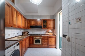Fridge, stovetop, cookware/dishes/utensils - Villa 'I Love Baia Verde Spa' with Private Pool, Private Terrace and Air Conditioning (Baia Verde)