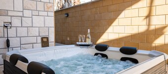 Villa 'I Love Baia Verde Spa' with Private Pool, Private Terrace and Air Conditioning