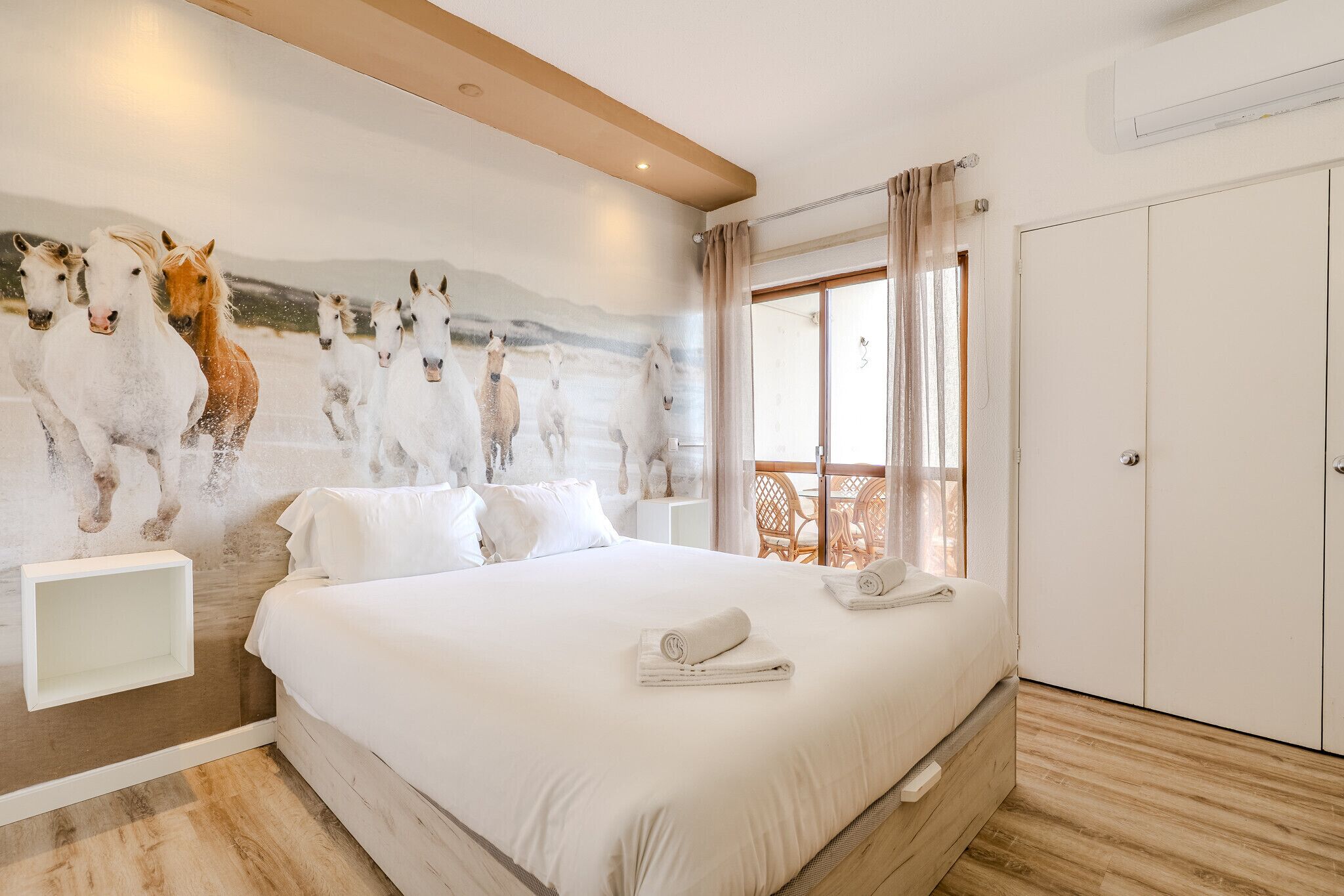 Een strijkplank/strijkijzer, gratis wifi, beddengoed