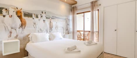 アイロン / アイロン台、WiFi (無料)、ベッドシーツ