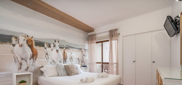 Iron/ironing board, free WiFi, bed sheets