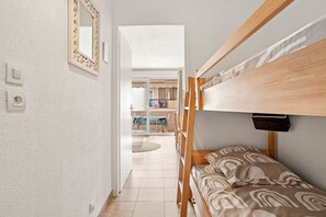 Iron/ironing board, bed sheets - Studio Apartment 'Le Castello 150m De La Plage' with Private Terrace (Fréjus)