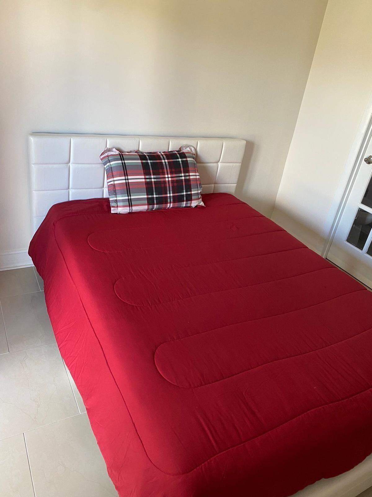 "Charming Single Room with Ensuite Bathroom"