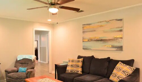 MIDTOWN AQUAMARINE- SMART HOME, WALK TO ZOO!