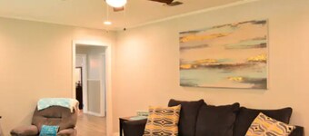MIDTOWN AQUAMARINE- SMART HOME, WALK TO ZOO!