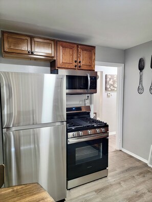 Micro-ondes, four, plaque de cuisson, lave-vaisselle