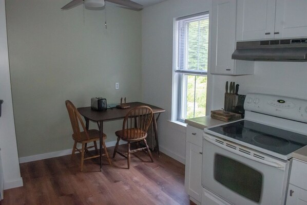 Private kitchen - 3RD FLOOR APARTMENT FOR 30 DAYS OR LONGER STAYS ONLY (Jim Thorpe)