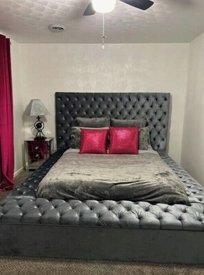 3 bedrooms, iron/ironing board, WiFi, bed sheets - Perry's home to home
(Hampton)