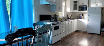 Waterfront Bancroft Cottage - Family friendly waterfront