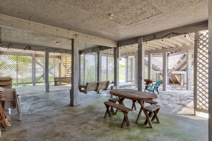 Outdoor dining - Pink Palace | Waterfront. Rodeo opening 7/16-20 (Dauphin Island)