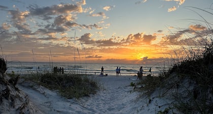 Vintage Florida Beach Cottage, one block to the sand of Indian Rocks Beach FL