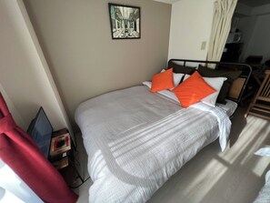 2 bedrooms, desk, iron/ironing board, free WiFi
