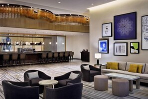 Bar (on property) - Luxury 1 Bedroom Apartment Walk From Al Wahda Mall (Abu Dhabi)