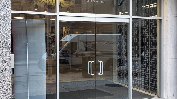 A building entrance with a glass door displaying the number 440 and the text "ON THIRD". - StayAE - High Rise (Baton Rouge)