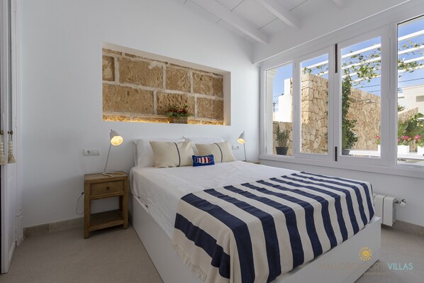 4 chambres, fer et planche à repasser, Wi-Fi gratuit, draps fournis