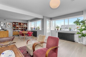 Interior - Boho Gem in Downtown Reykjavík: Cozy & Bright (Reykjavík)