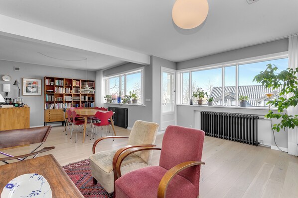 Interior - Boho Gem in Downtown Reykjavík: Cozy & Bright (Reykjavík)