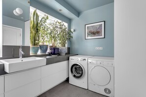 Interior - Boho Gem in Downtown Reykjavík: Cozy & Bright (Reykjavík)