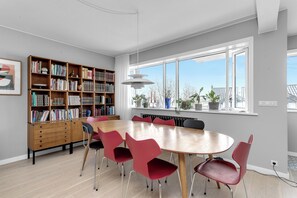 Dining - Boho Gem in Downtown Reykjavík: Cozy & Bright (Reykjavík)
