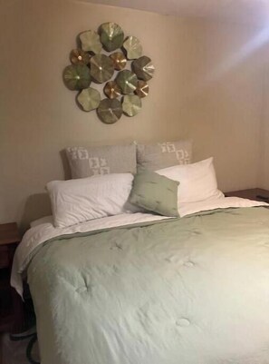 2 bedrooms, iron/ironing board, free WiFi, bed sheets