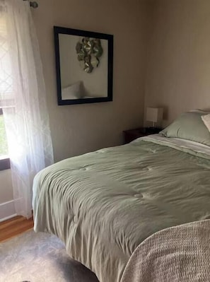 2 bedrooms, iron/ironing board, free WiFi, bed sheets