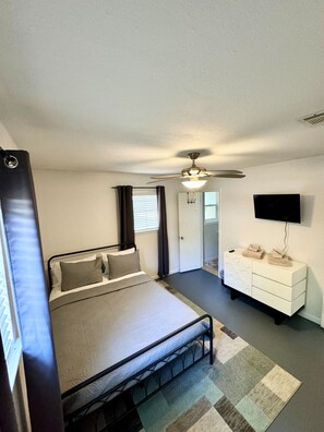 3 soverom, strykejern/-brett, wi-fi og sengetøy